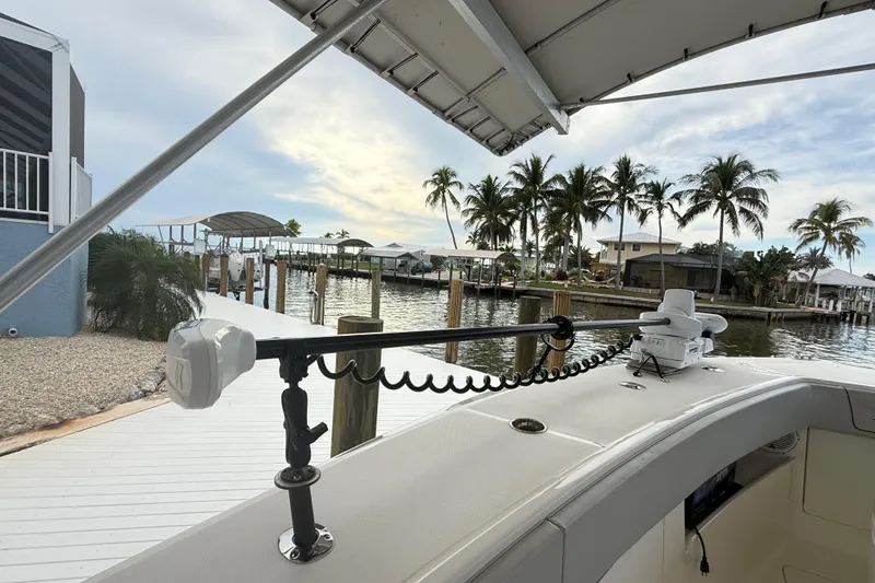 Slide: The Image of 2019 SeaVee 390Z with trolling motor - 28