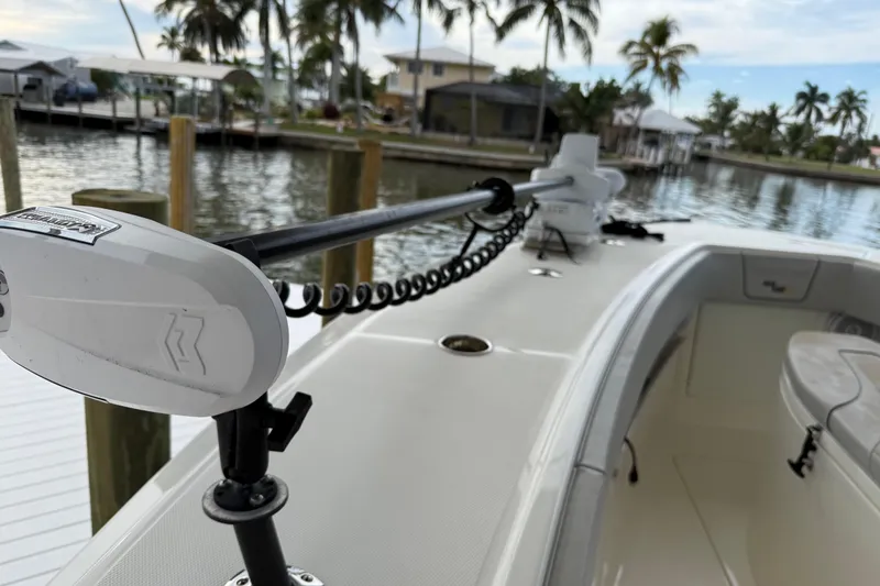 Slide: The Image of 2019 SeaVee 390Z boat with trolling motor - 29