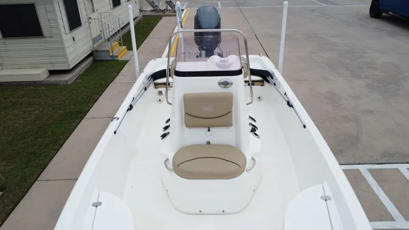 Slide: The Image of NauticStar 2140 Shallow Bay 2019 - 21
