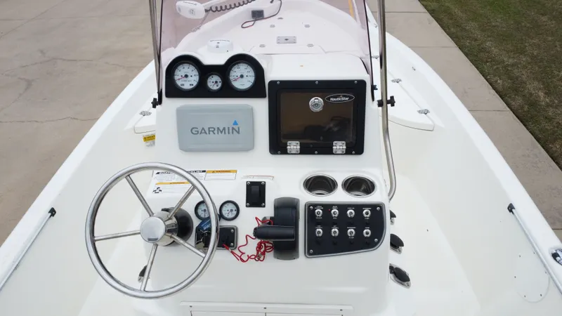 Slide: The Image of NauticStar 2140 Shallow Bay 2019 - 26