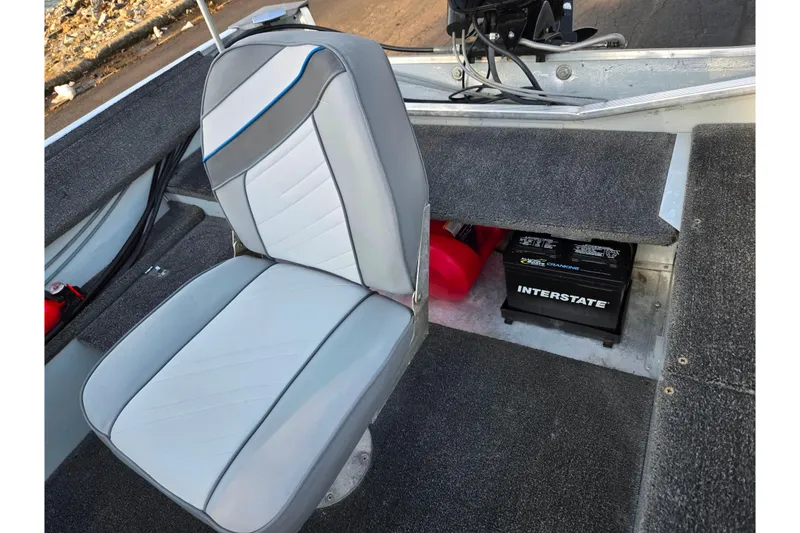 Slide: The Image of 1994 Tracker Pro Deep V-16 boat interior with seat and battery compartment. - 15