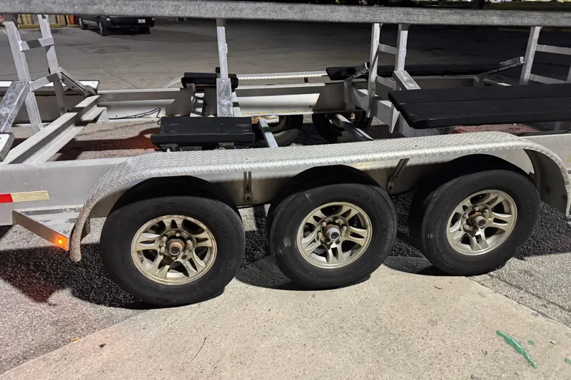 Slide: The Image of Triple-axle trailer for Freeman 34VH, 2022 model, parked on concrete surface. - 28