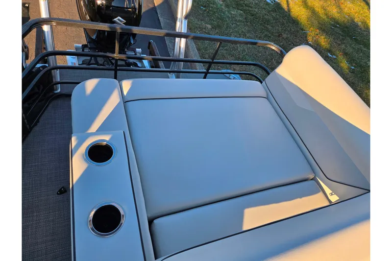 Slide: The Image of 2022 Crest Classic LX 220 boat with cushioned seating and cup holders. - 17