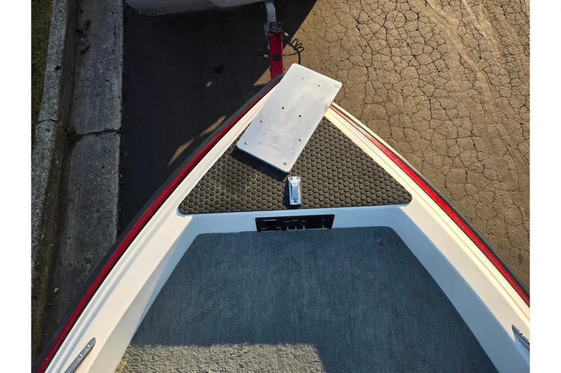 Slide: The Image of Bow of a 1998 Stratos 290 Ski-N-Fish boat with textured deck and cleat. - 19