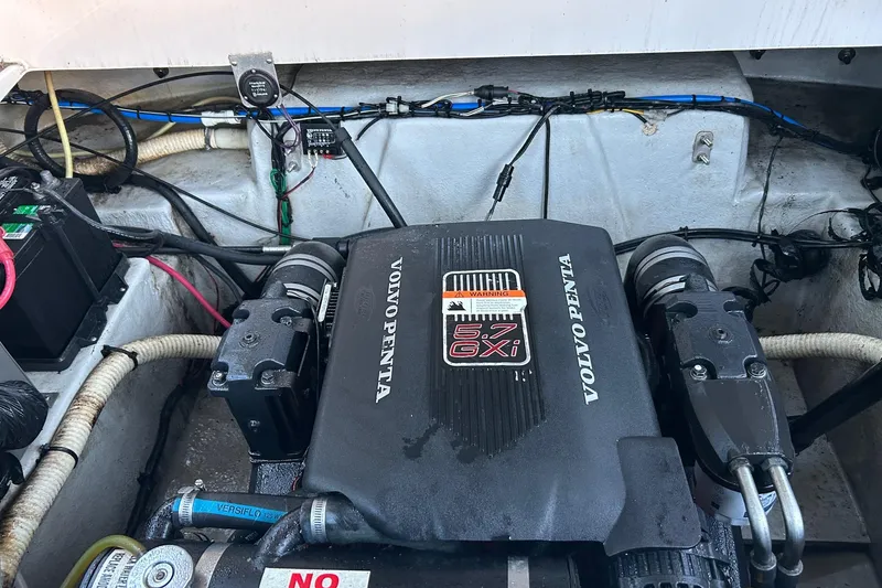 Slide: The Image of Engine compartment of 2003 Four Winns 225 Sundowner with Volvo Penta 5.7 GXI engine. - 25