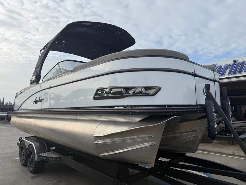 Slide: The Image of Avalon Waketoon 23' w/ 6.2L Mercury Bravo Four! 2022 - 10