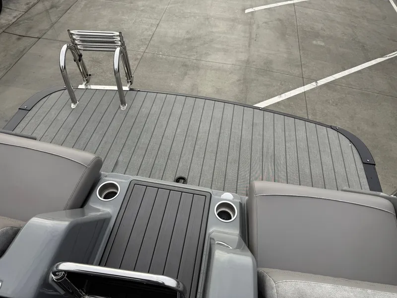 Slide: The Image of Avalon Waketoon 23' w/ 6.2L Mercury Bravo Four! 2022 - 14