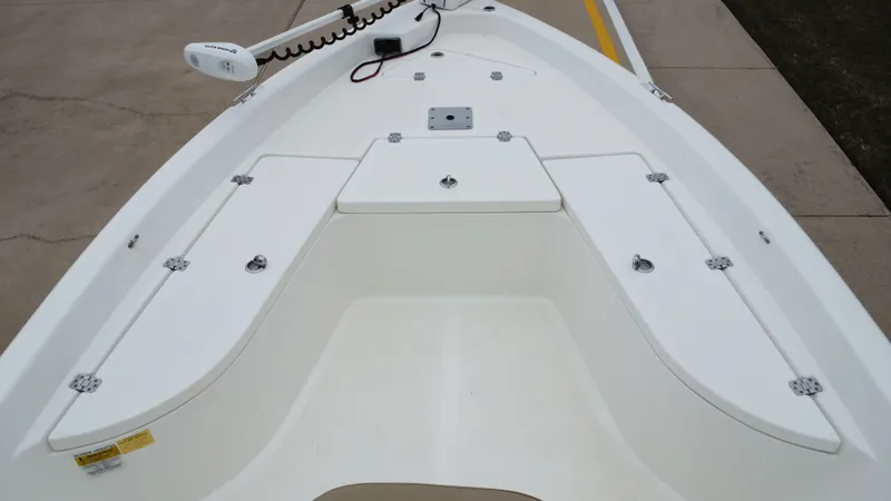 Slide: The Image of NauticStar 2140 Shallow Bay 2019 - 27