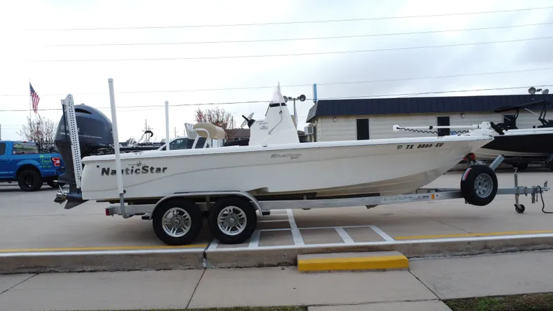 Slide: The Image of NauticStar 2140 Shallow Bay 2019 - 7