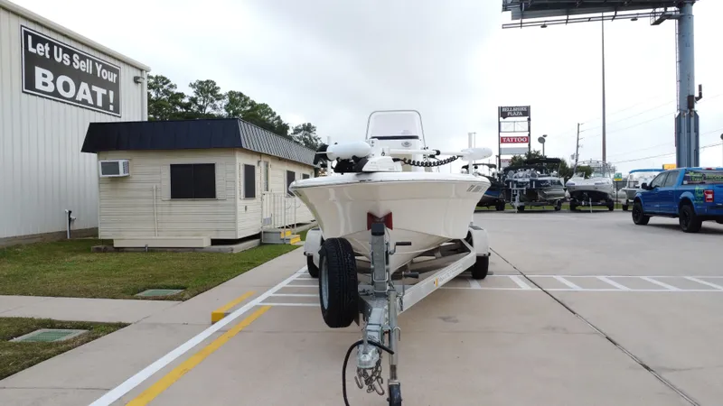 Slide: The Image of NauticStar 2140 Shallow Bay 2019 - 9