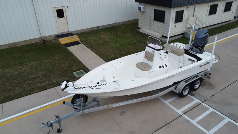 Slide: The Image of NauticStar 2140 Shallow Bay 2019 - 11