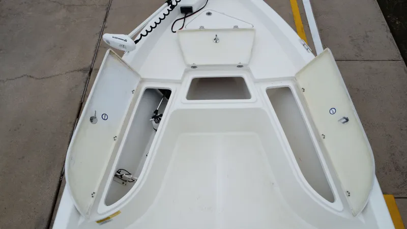 Slide: The Image of NauticStar 2140 Shallow Bay 2019 - 28