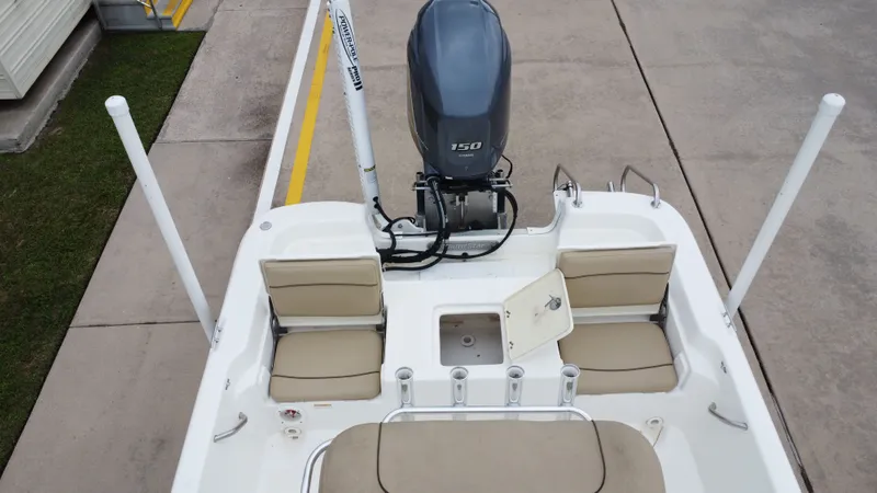 Slide: The Image of NauticStar 2140 Shallow Bay 2019 - 31