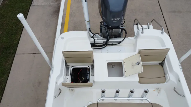 Slide: The Image of NauticStar 2140 Shallow Bay 2019 - 32