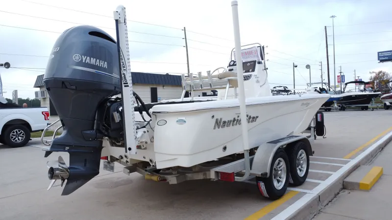 Slide: The Image of NauticStar 2140 Shallow Bay 2019 - 6