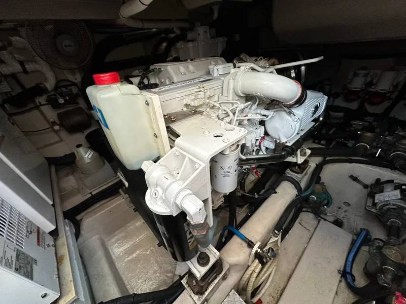 Slide: The Image of Engine compartment of a 2010 Sea Ray Sundancer 540 yacht. - 44