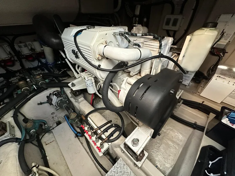 Slide: The Image of Engine compartment of a 2010 Sea Ray Sundancer 540 yacht. - 45