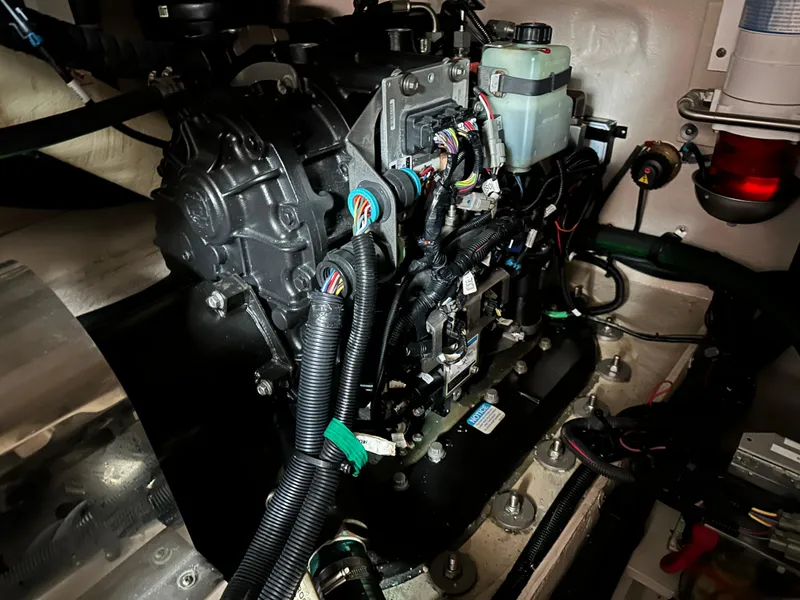 Slide: The Image of Engine compartment of a 2010 Sea Ray Sundancer 540 yacht. - 46