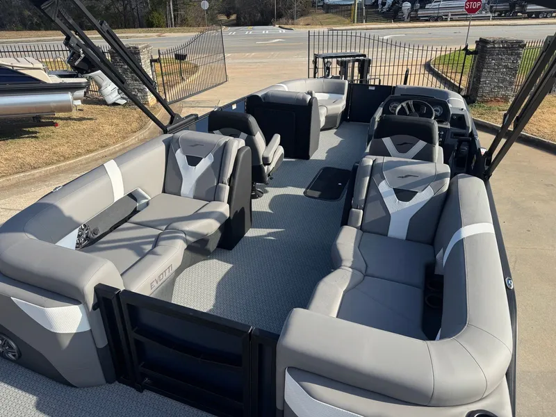 Slide: The Image of Evotti 521QL 2026 - 6