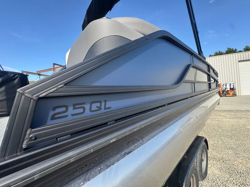 Slide: The Image of Evotti 525QL boat from 2026, side view outdoors. - 19