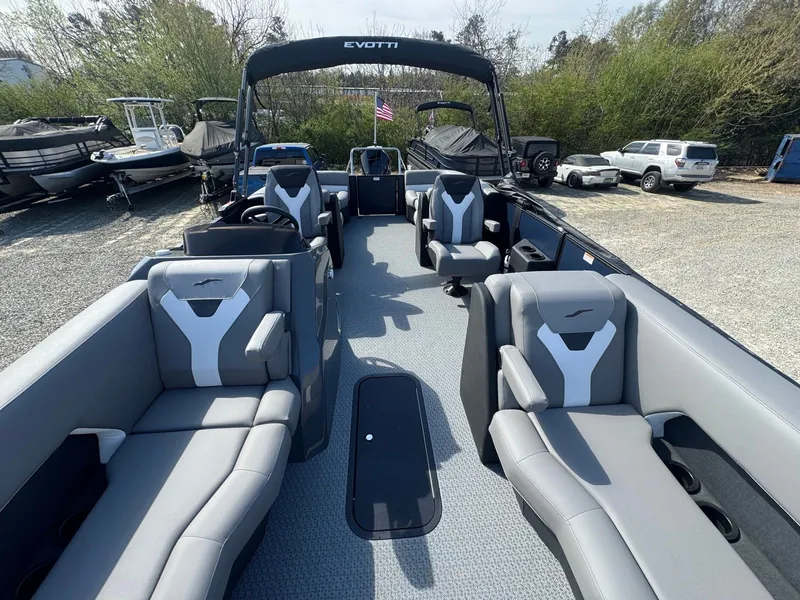 Slide: The Image of Interior of the 2026 Evotti 525QL pontoon boat. - 20