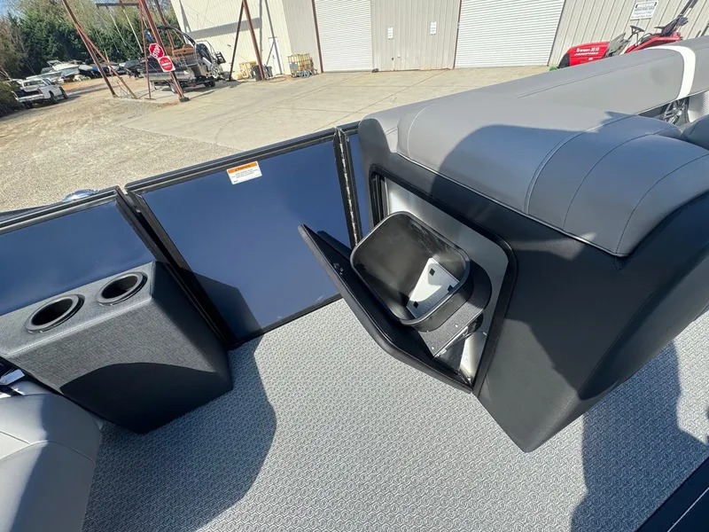 Slide: The Image of Evotti 525QL 2026 boat with seating and storage compartment. - 21