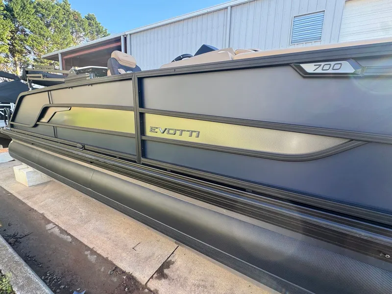 Slide: The Image of Evotti 725CS 2026 - 10