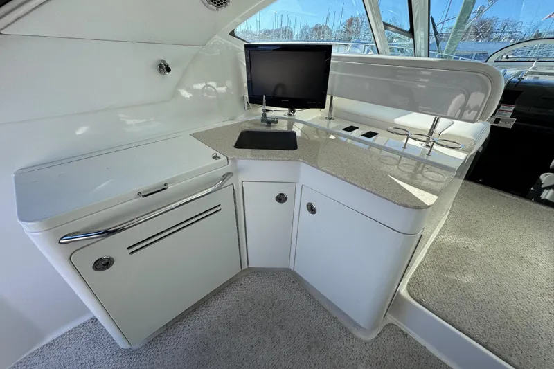Slide: The Image of 2010 Sea Ray 470 Sundancer yacht bow with railing, docked on calm water. - 4