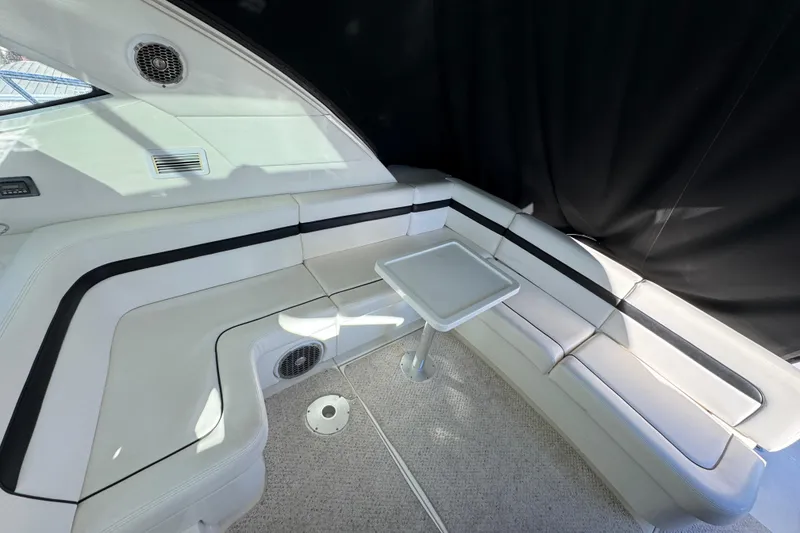 Slide: The Image of Helm of 2010 Sea Ray 470 Sundancer with advanced navigation systems and luxurious design. - 6