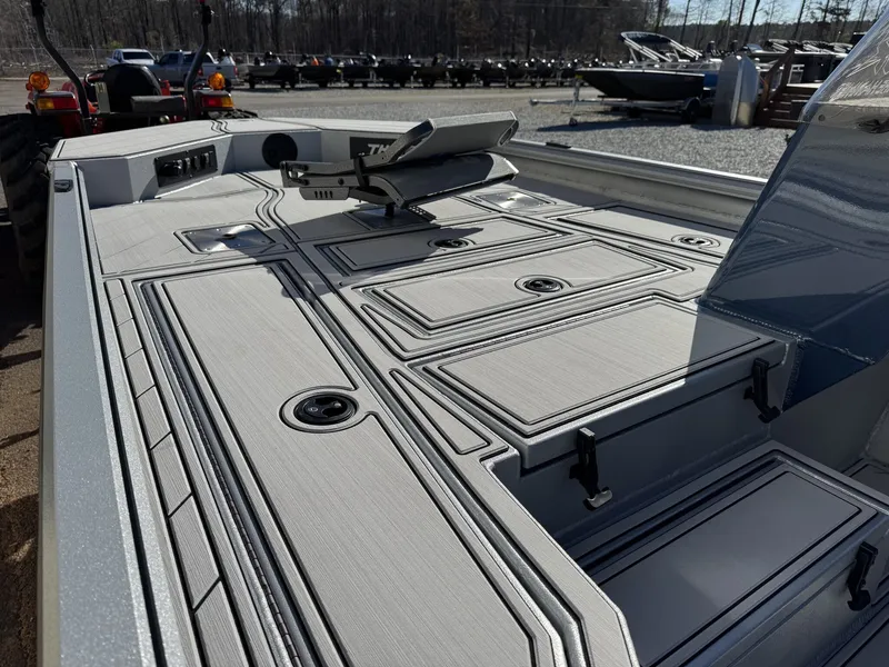 Slide: The Image of Thor Lake Hammer 1900 SC 140HP 2026 - 4