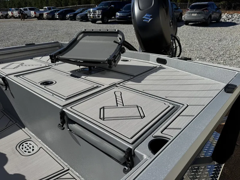 Slide: The Image of Thor Lake Hammer 1900 SC 140HP 2026 - 9