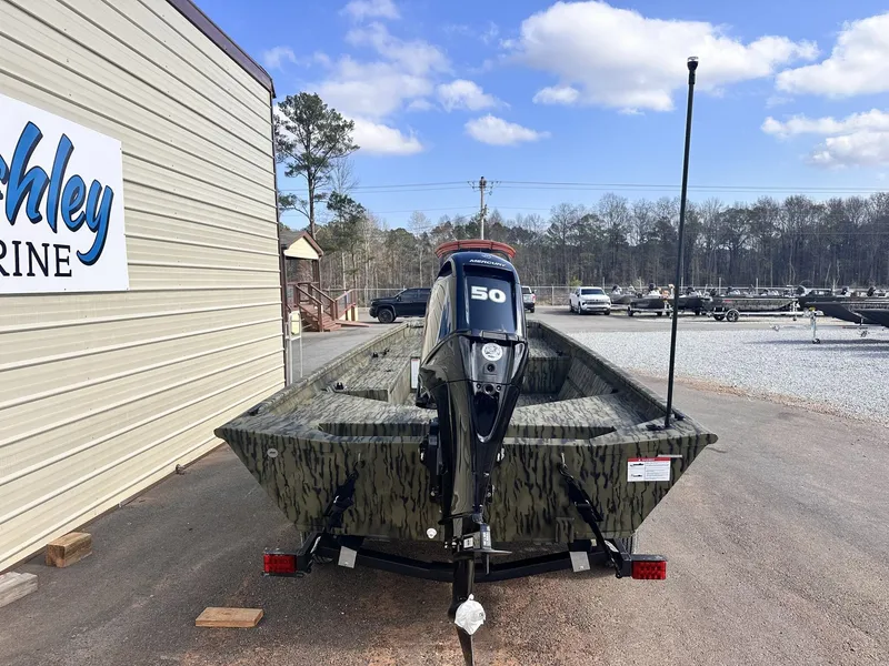 Slide: The Image of Lowe Roughneck Tiller 1660 Deluxe 2026 - 2