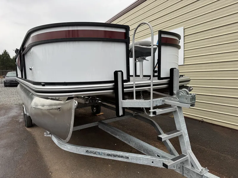 Slide: The Image of Lowe LF 194 2026 - 6