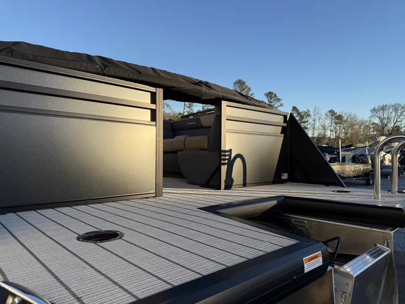 Slide: The Image of Viaggio Lago V 22U TRITOON-HONDA 200 2026 - 3