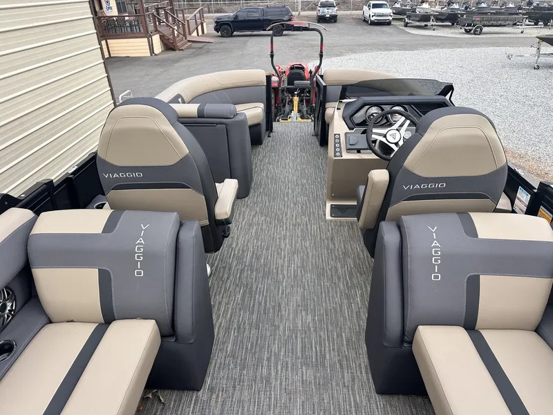 Slide: The Image of Viaggio Lago X X20 U WITH 200HP 2026 - 6