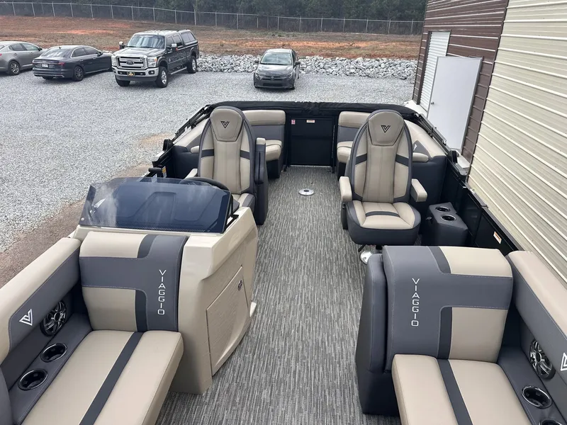 Slide: The Image of Viaggio Lago X X20 U WITH 200HP 2026 - 8