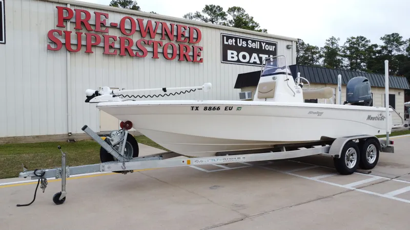 Slide: The Image of NauticStar 2140 Shallow Bay 2019 - 10