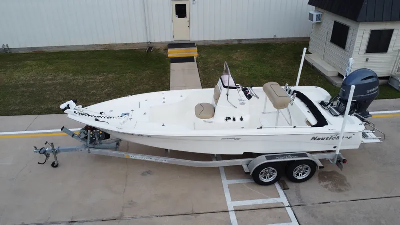 Slide: The Image of NauticStar 2140 Shallow Bay 2019 - 12