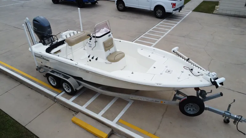 Slide: The Image of NauticStar 2140 Shallow Bay 2019 - 17