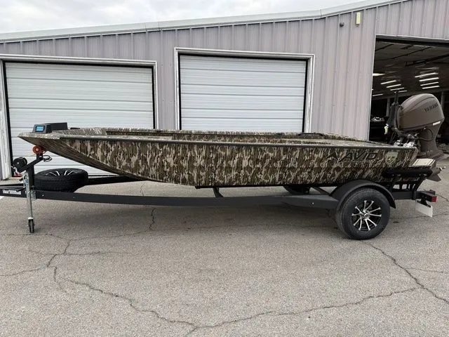 The Image of Avid 18 Commander 2026 - 1