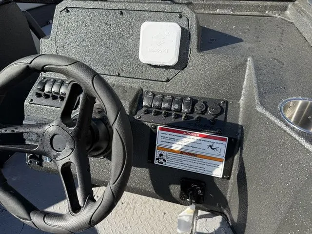 Slide: The Image of SeaArk Easy Cat 2026 - 11