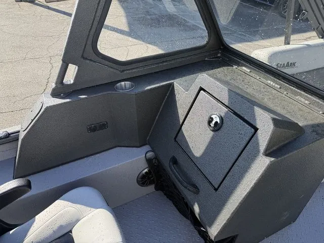 Slide: The Image of SeaArk Easy Cat 2026 - 12