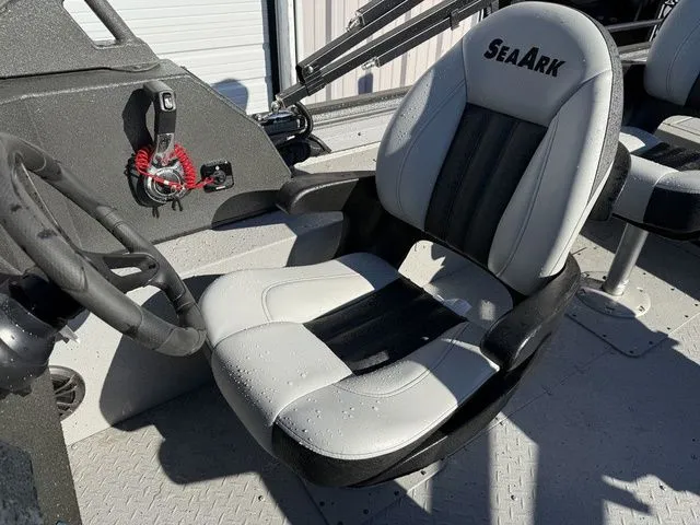 Slide: The Image of SeaArk Easy Cat 2026 - 13