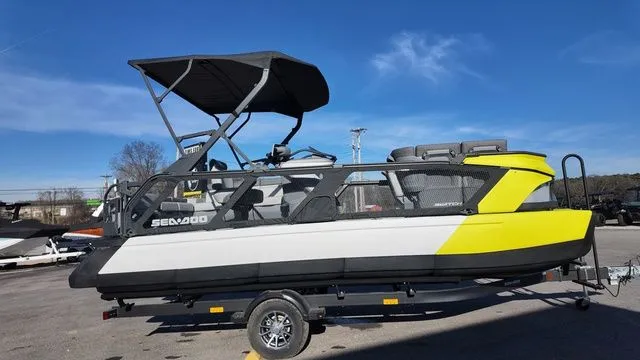 Slide: The Image of Sea-Doo Switch Cruise 21 2023 - 4