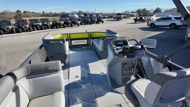 Slide: The Image of Sea-Doo Switch Cruise 21 2023 - 8