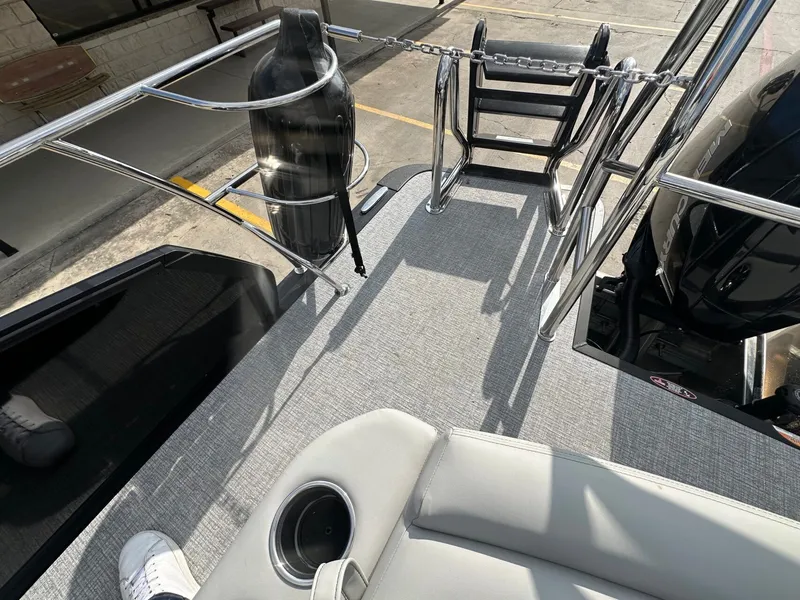 Slide: The Image of Harris Sunliner 230 2026 - 10