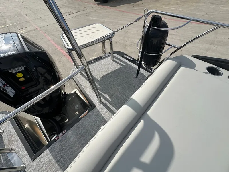 Slide: The Image of Harris Sunliner 230 2026 - 12