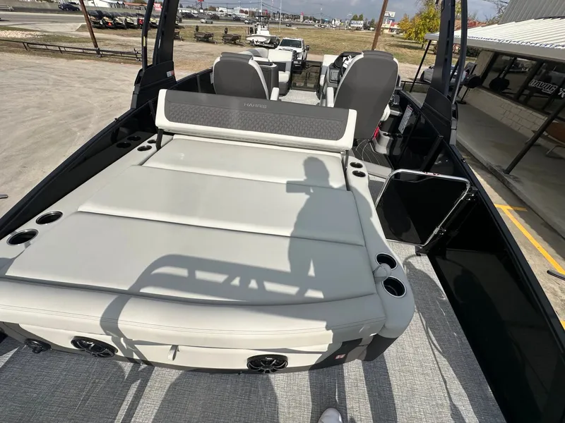 Slide: The Image of Harris Sunliner 230 2026 - 13