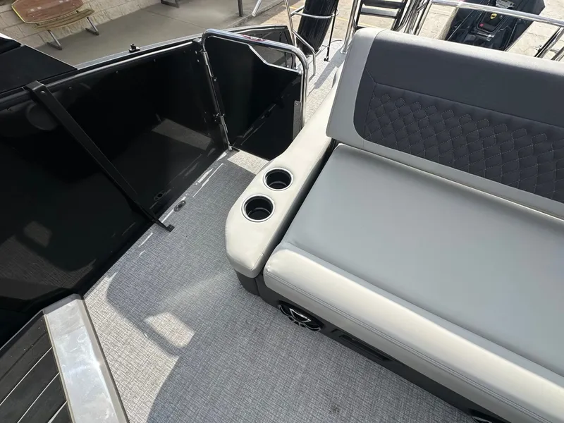 Slide: The Image of Harris Sunliner 230 2026 - 15