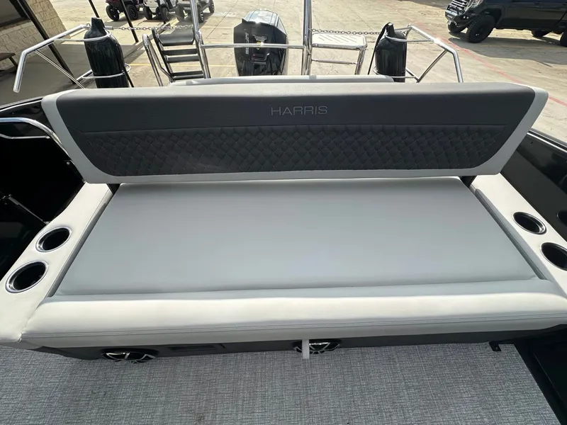 Slide: The Image of Harris Sunliner 230 2026 - 16